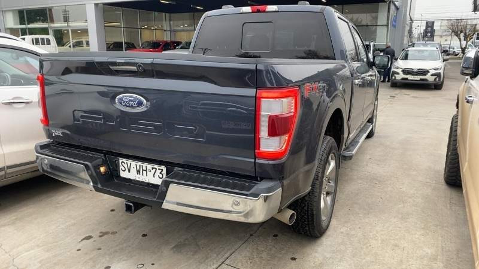 Ford F-150 5.0 Lariat Luxury Cc Dob. Cab. 4x4 At 4p 2023 - Imagen 4 de 5