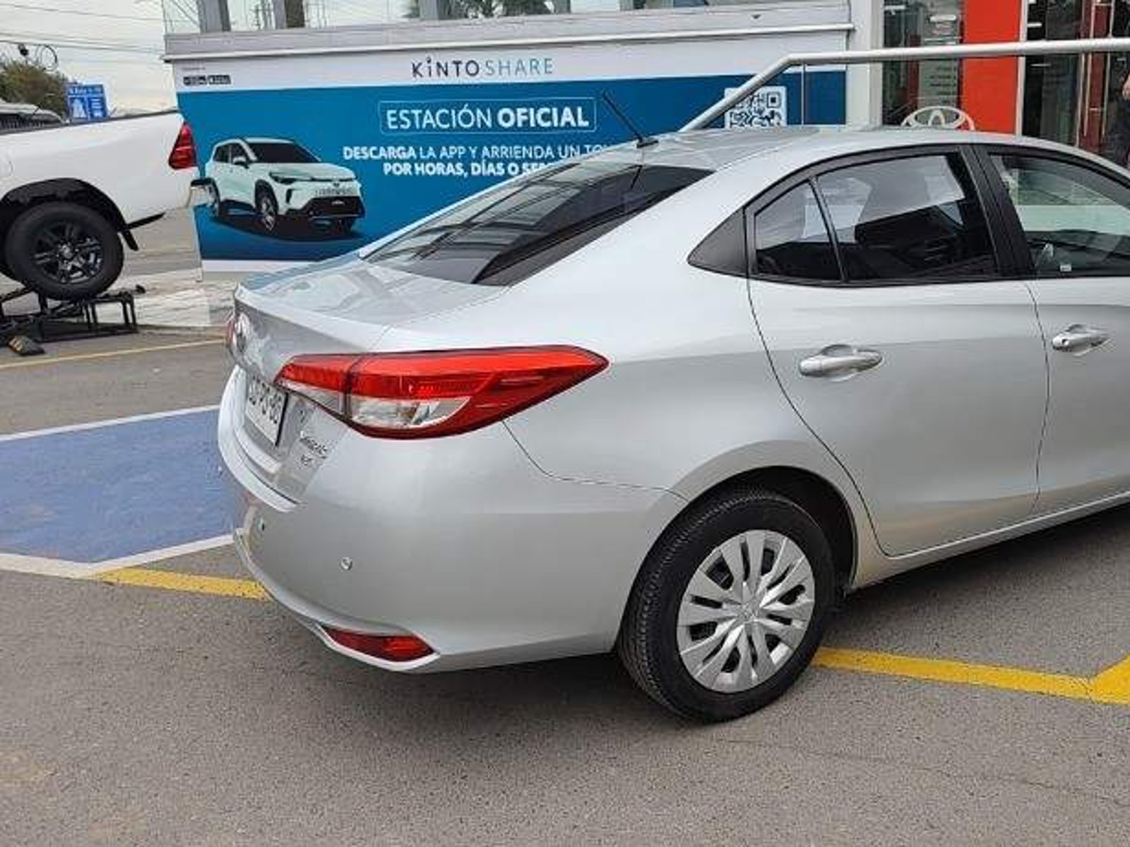 Toyota Yaris Sedan 1.5 Gli E 4x2 At 4p 2022 - Foto 4 de 5