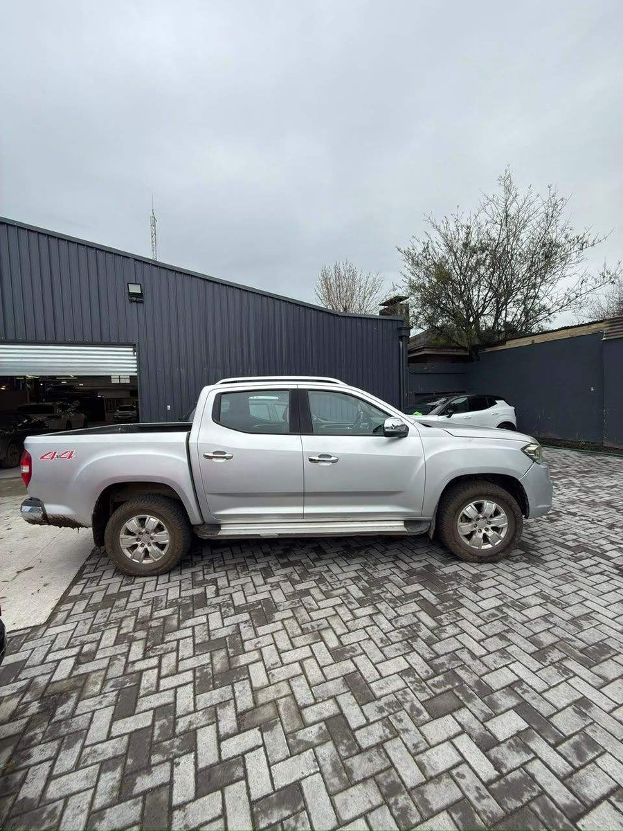 Maxus T60 2.0 D20 Glx Diesel Dob. Cab. 4x4 At 4p 2023 - Foto 3 de 8