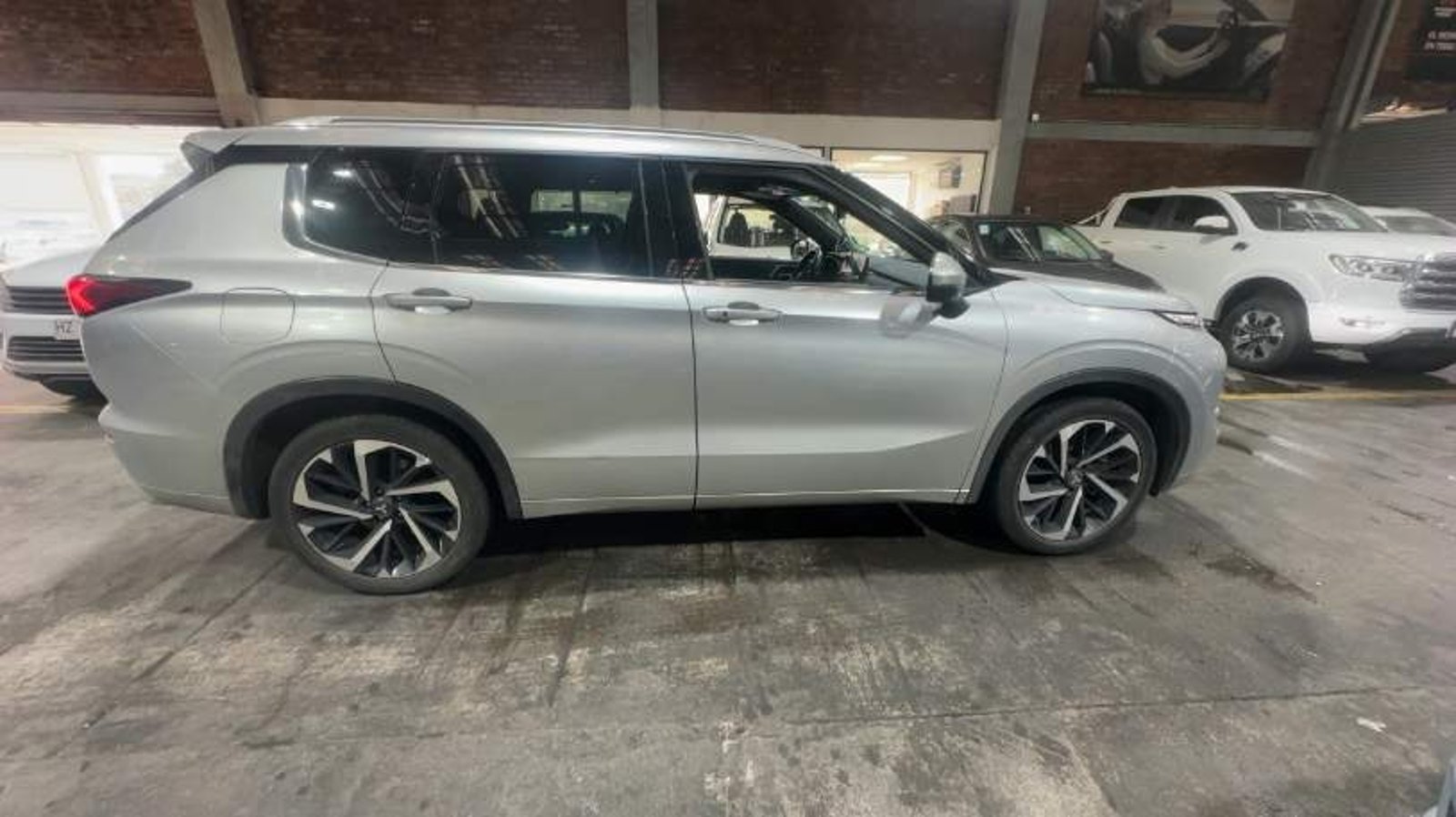 Mitsubishi Outlander 2.5 Gls Limited P 4x4 At 5p 2025 - Imagen 3 de 5