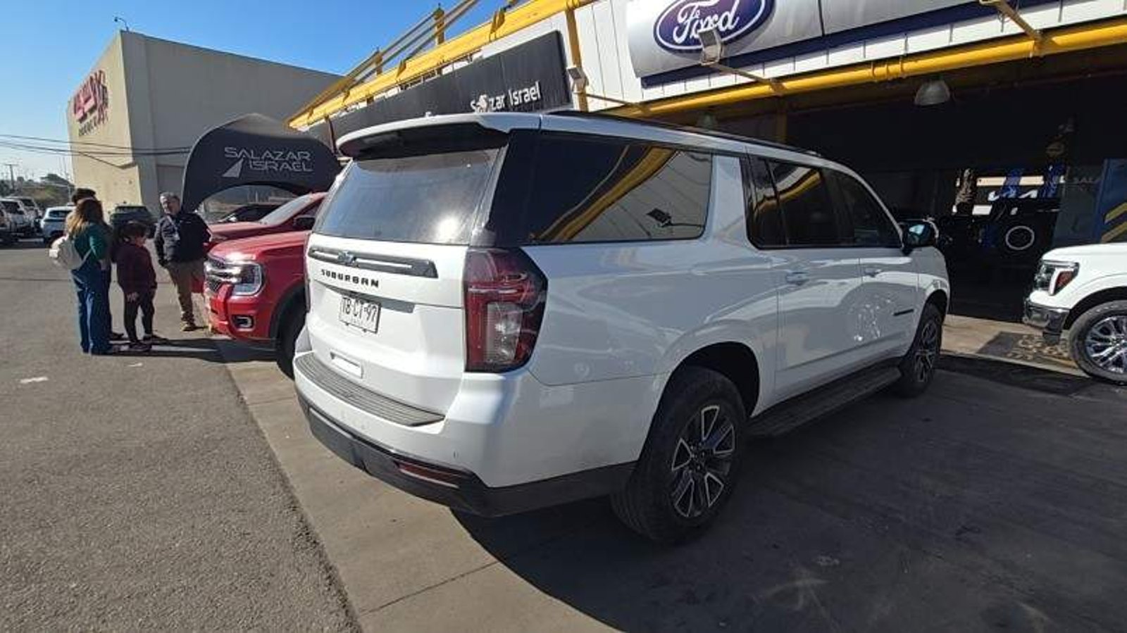 Chevrolet Suburban 5.3l Z71 Awd At 5p 2024 - Foto 4 de 8