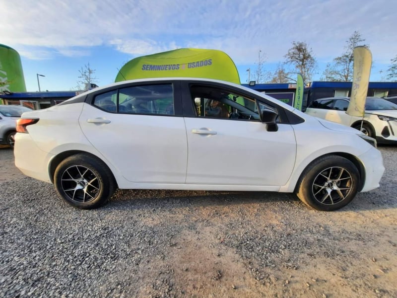 Nissan Versa 1.6 Sense 4x2 Mt 4p 2023 - Imagen 3 de 5