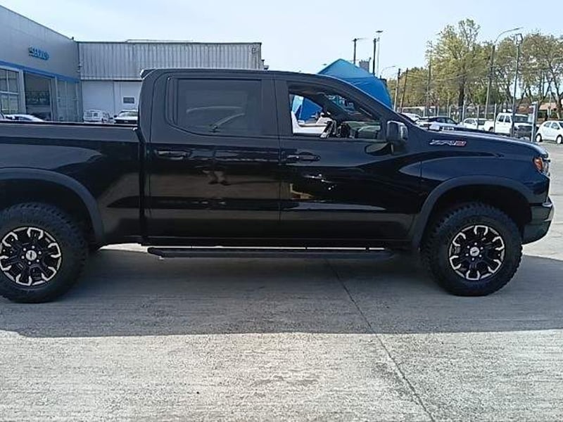 Chevrolet Silverado 6.2 Zr2 4x4 At 4p 2024 - Imagen 3 de 5