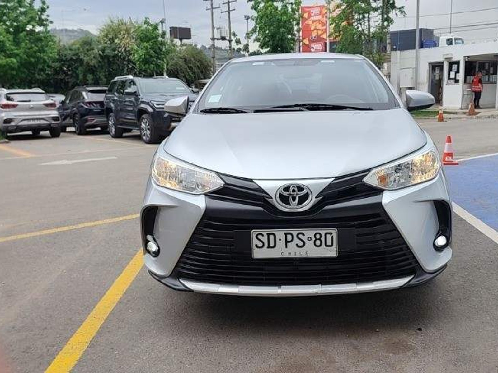 Toyota Yaris Sedan 1.5 Gli E 4x2 At 4p 2022 - Foto 2 de 5