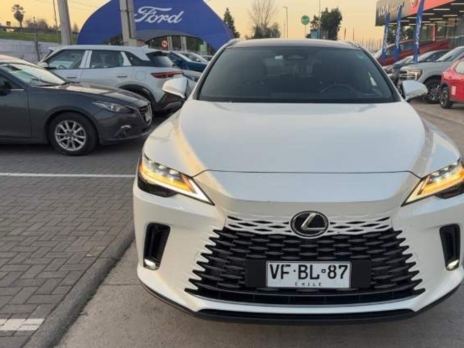 Lexus Rx450h 2.5 Luxury Phev Hybrid Awd At 5p 2025 - Foto 2 de 5