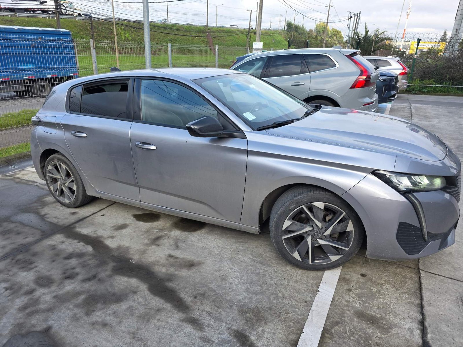 Peugeot 308 1.2 Allure Pack Puretech 130 4x2 Eat8 5p 2023 - Foto 3 de 8