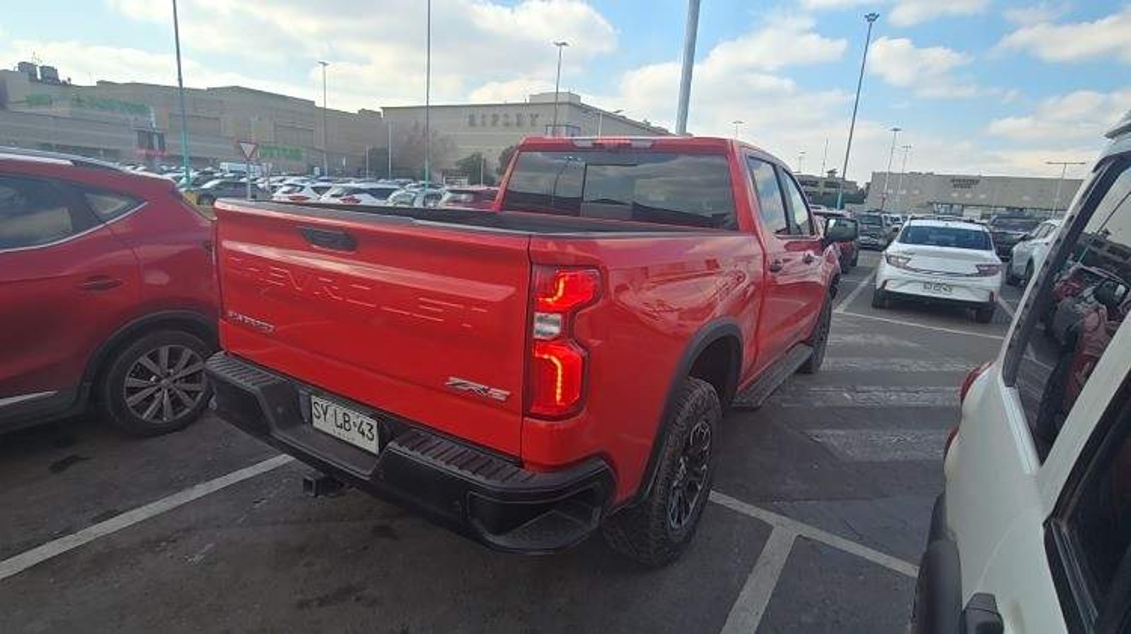 Chevrolet Silverado 6.2 Zr2 4x4 At 4p 2023 - Imagen 4 de 5