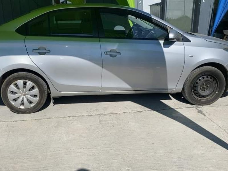 Toyota Yaris 1.5 Gli E 4x2 Mt 4p 2017 - Imagen 3 de 5
