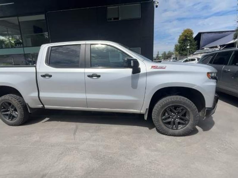 Chevrolet Silverado 5.3 Lt Trailboss Z71 4x4 At 4p 2022 - Imagen 3 de 5