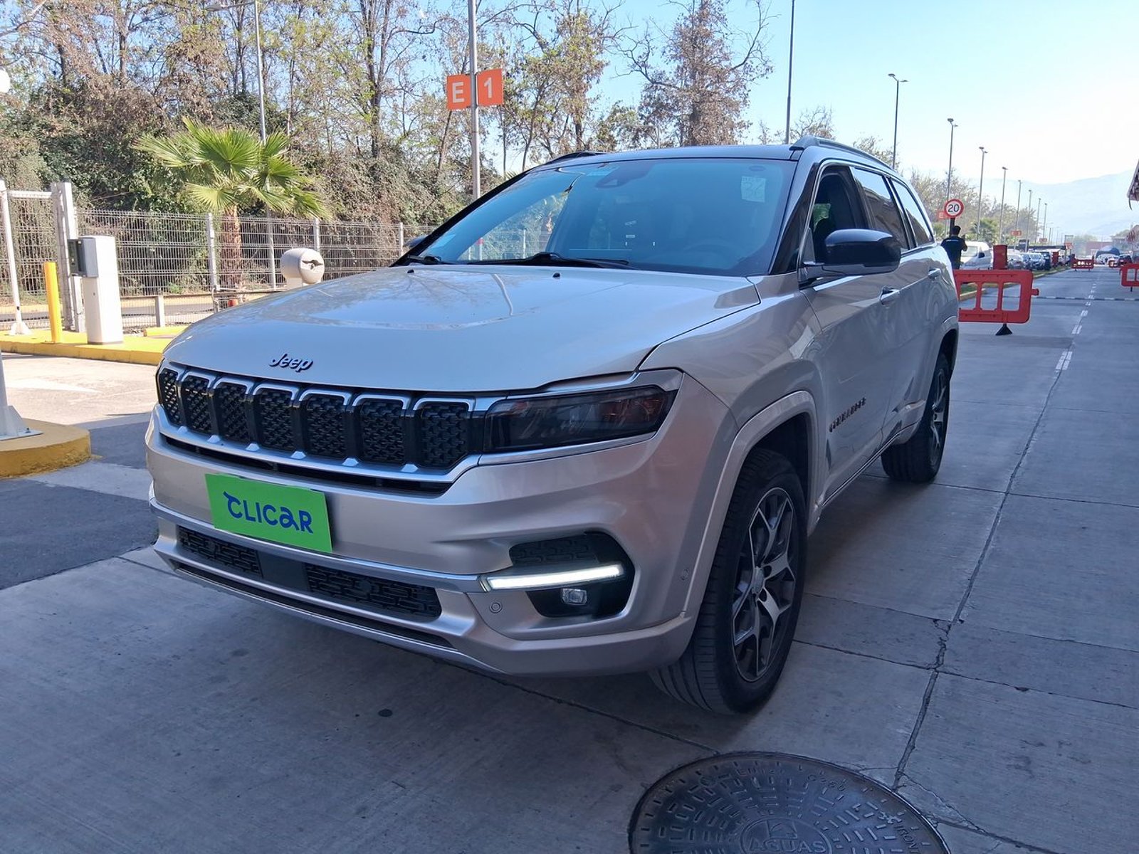 Jeep Commander 2.0t Overland Td380 Dies 4x4 9at 5p 2023 - Foto 2 de 6