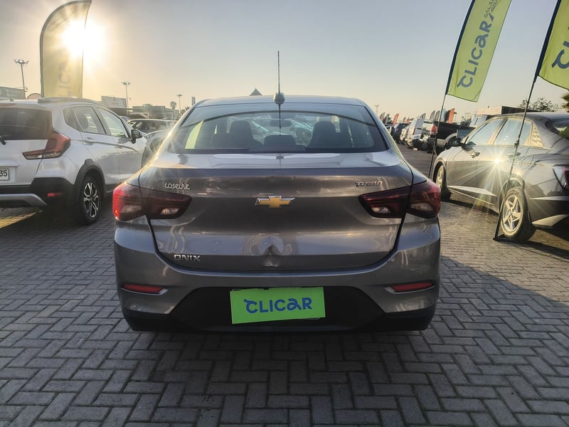 Chevrolet Onix 1.0t Lt 4x2 Sedan Mt 4p 2021 - Imagen 6 de 8