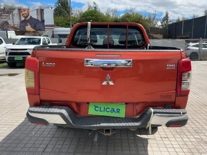 Mitsubishi L200 2.4 Katana Cr Diesel Special Pack Dob. Cab. 4x2 Mt 4p 2021 - Imagen 5 de 5