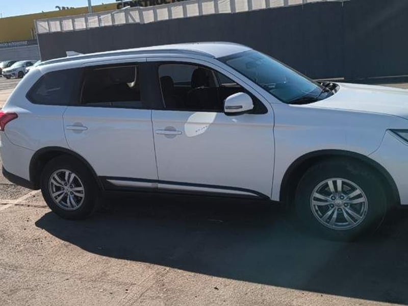 Mitsubishi Outlander 2.0 4x2 Mt 5p 2019 - Imagen 3 de 5