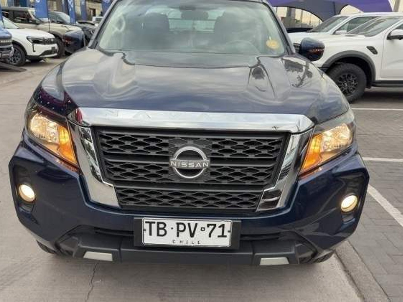 Nissan Navara 2.3d Xe Diesel 4x4 Dob.cab. At 4p 2024 - Foto 2 de 5