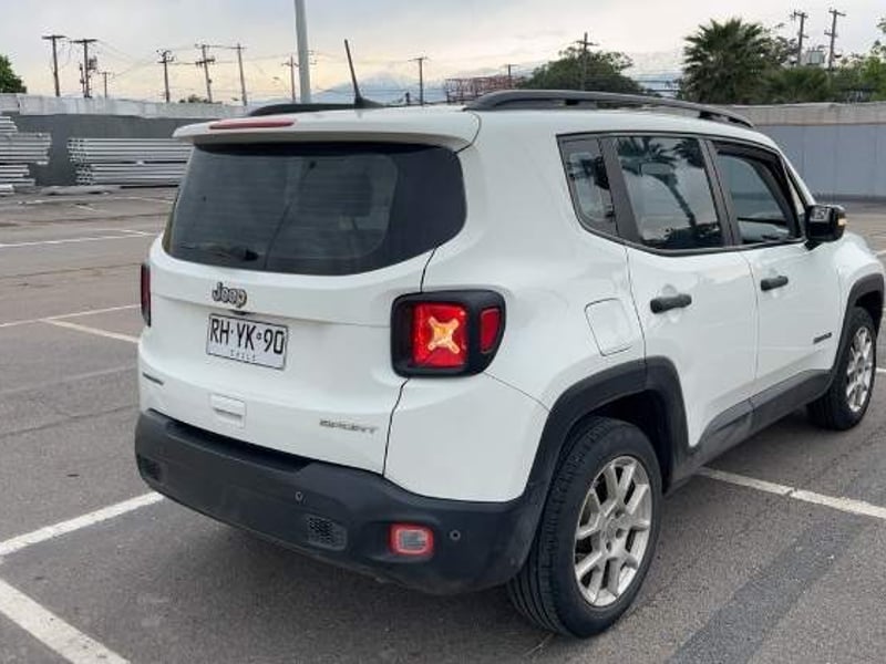 Jeep Renegade 1.8 Sport 4x2 Mt 5p 2022 - Imagen 4 de 5