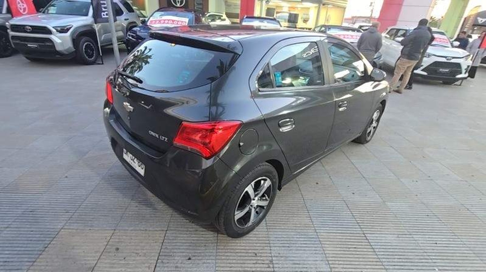 Chevrolet Onix 1.4 Ltz 4x2 Hb Mt 5p 2017 - Imagen 3 de 4
