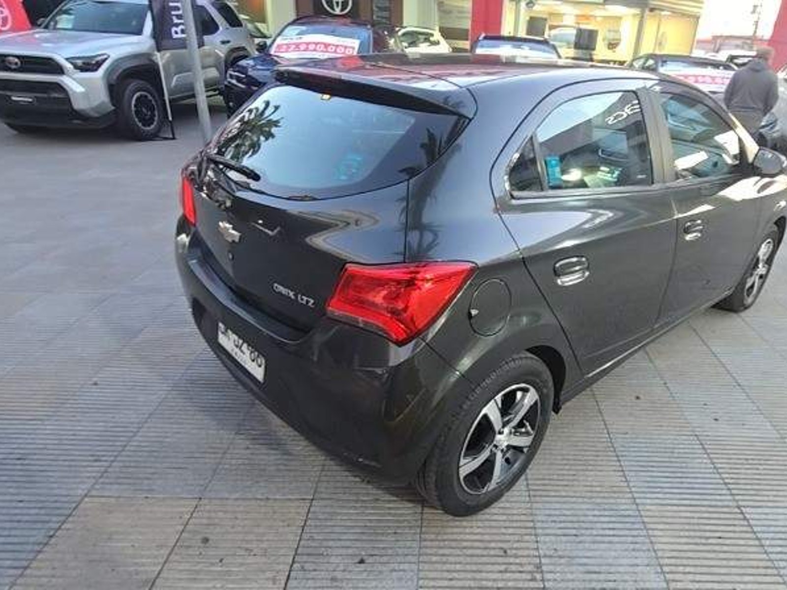 Chevrolet Onix 1.4 Ltz 4x2 Hb Mt 5p 2017 - Foto 3 de 4