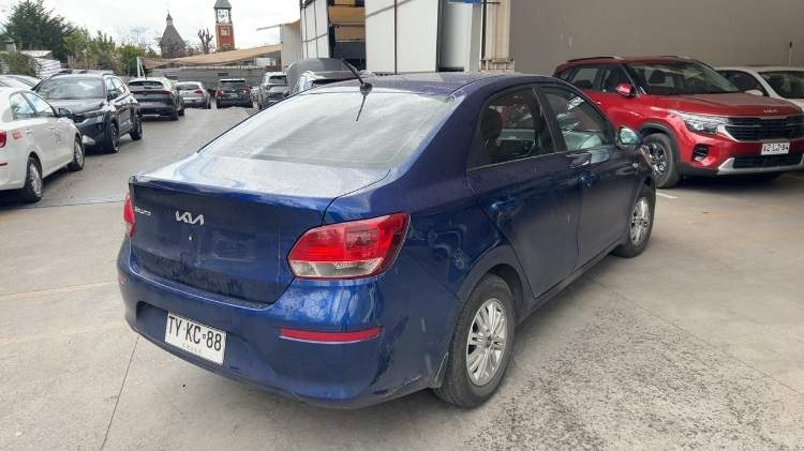 Kia Soluto 1.4 Lx 4x2 E6 Mt 4p 2025 - Imagen 3 de 4