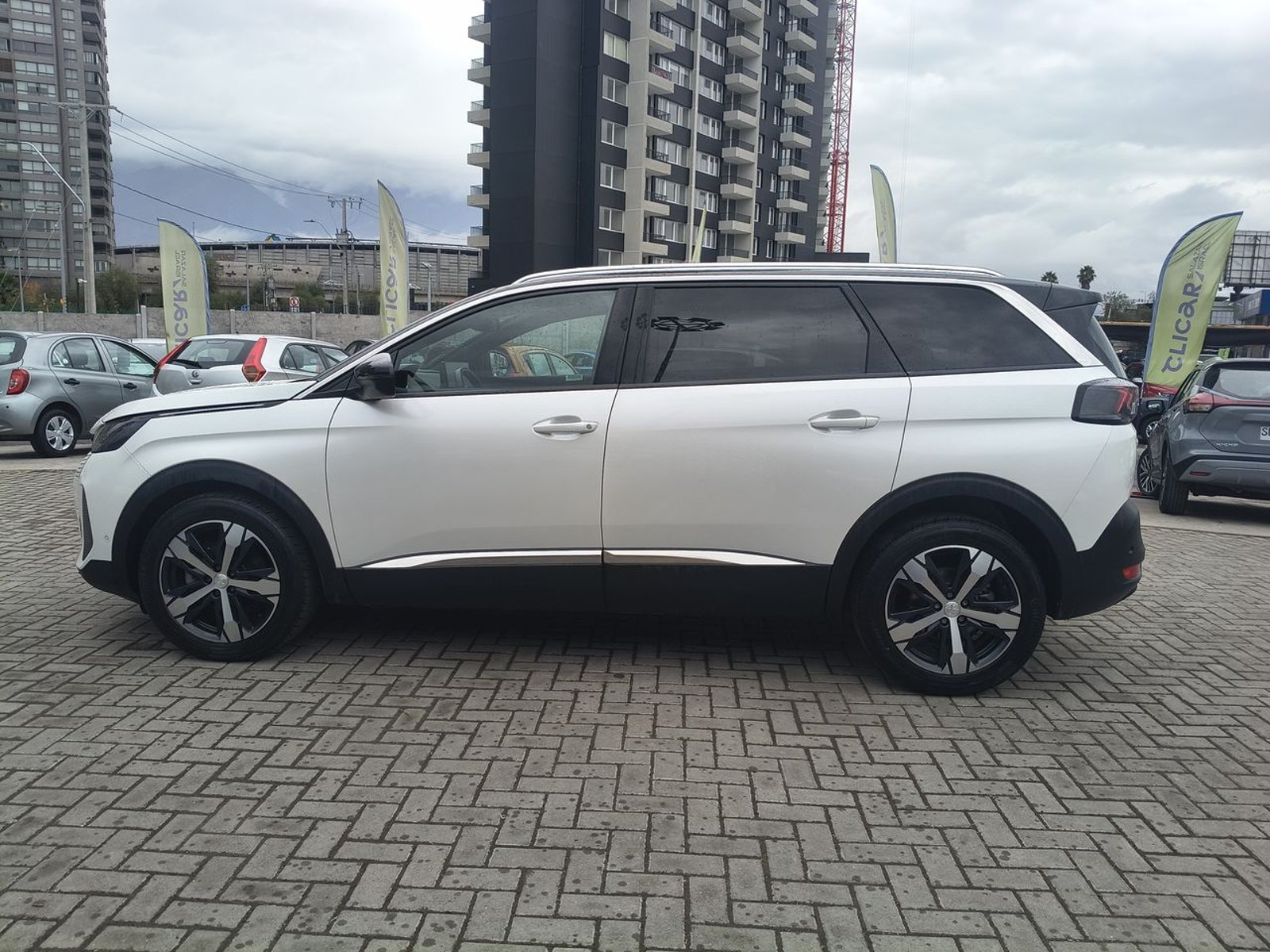 Peugeot 5008 1.5 Allure Pack Bluehdi 130 4x2 Eat8 5p 2024 - Foto 4 de 8