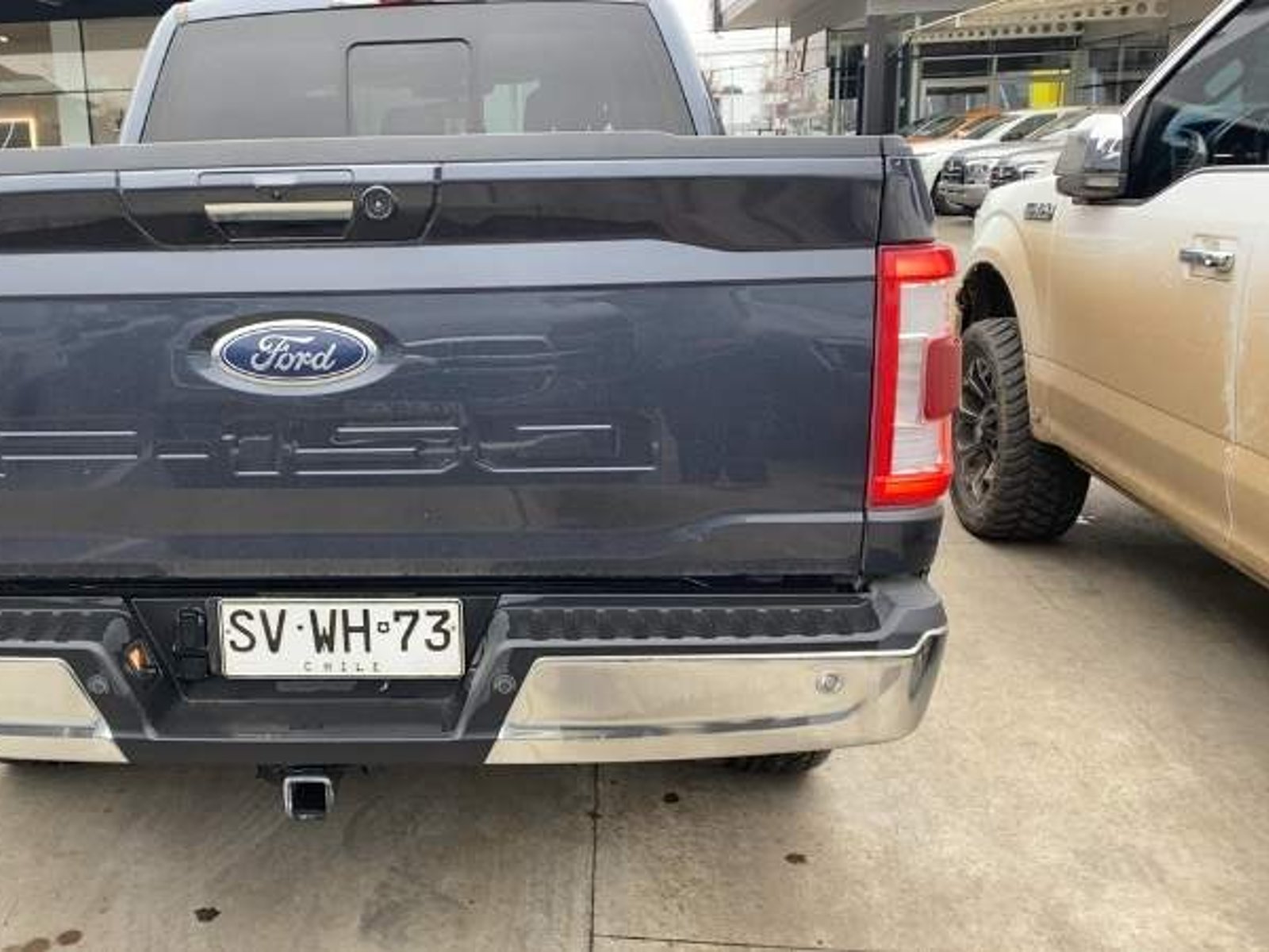 Ford F-150 5.0 Lariat Luxury Cc Dob. Cab. 4x4 At 4p 2023 - Foto 5 de 5