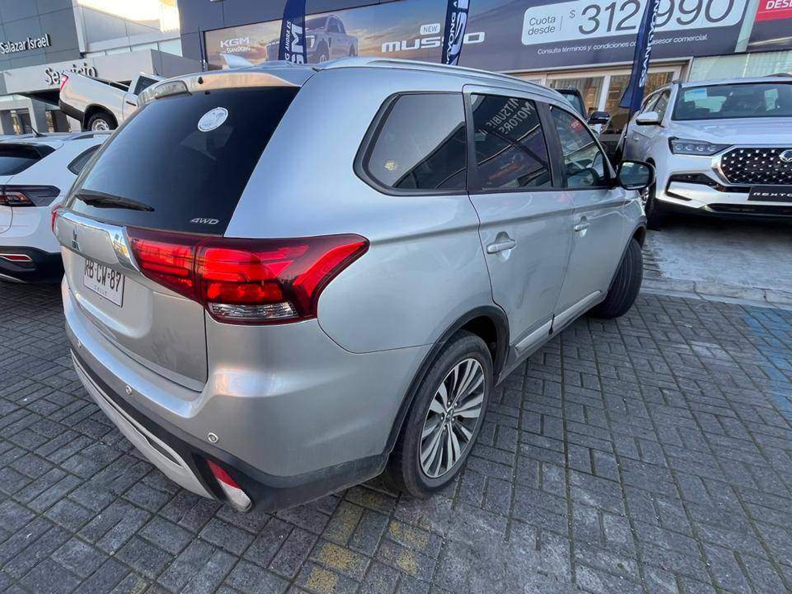 Mitsubishi Outlander 2.4 Glx 4x4 At 5p 2021 - Foto 4 de 5