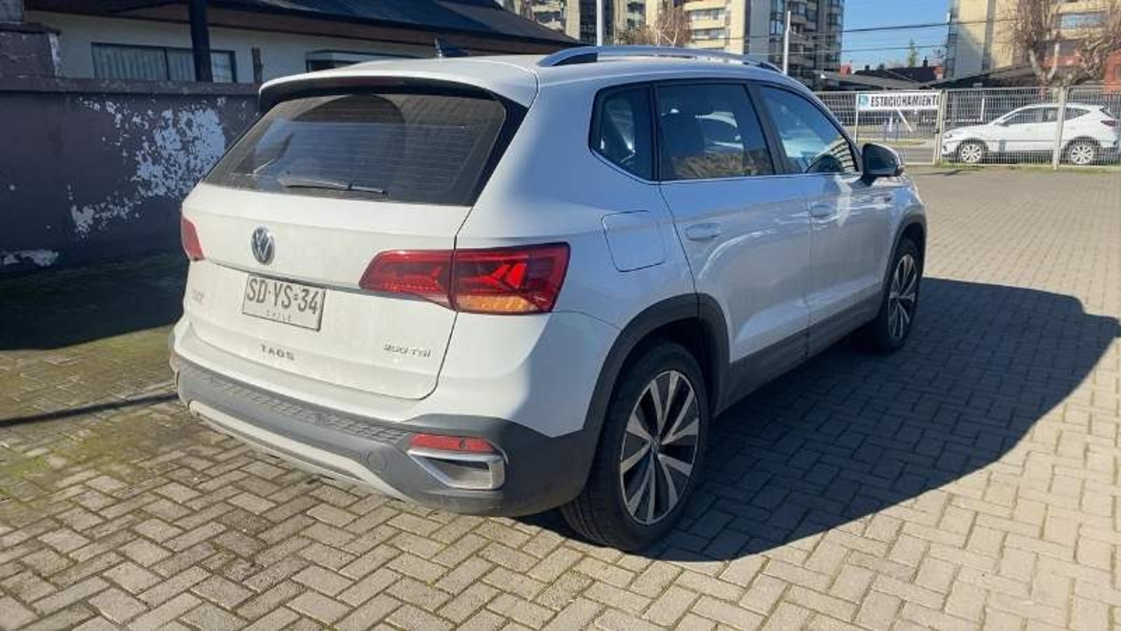 Volkswagen Taos 1.4 Tsi Highline 4x2 At 5p 2022 - Imagen 4 de 5
