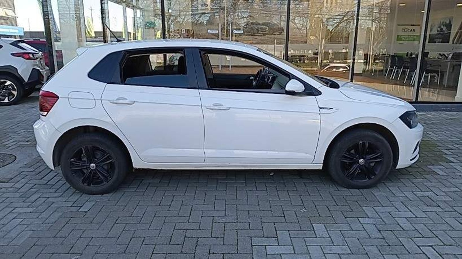 Volkswagen Polo 1.6 Comfortline 4x2 Mt5 5p 2021 - Imagen 3 de 5