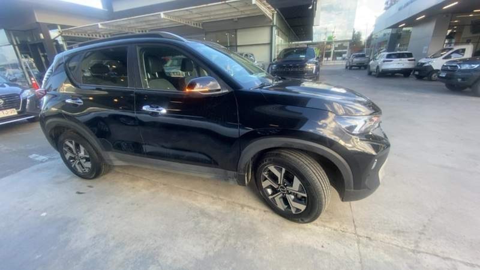 Kia Sonet 1.5 Ex Full 4x2 Ri 6mt 5p 2024 - Imagen 3 de 5
