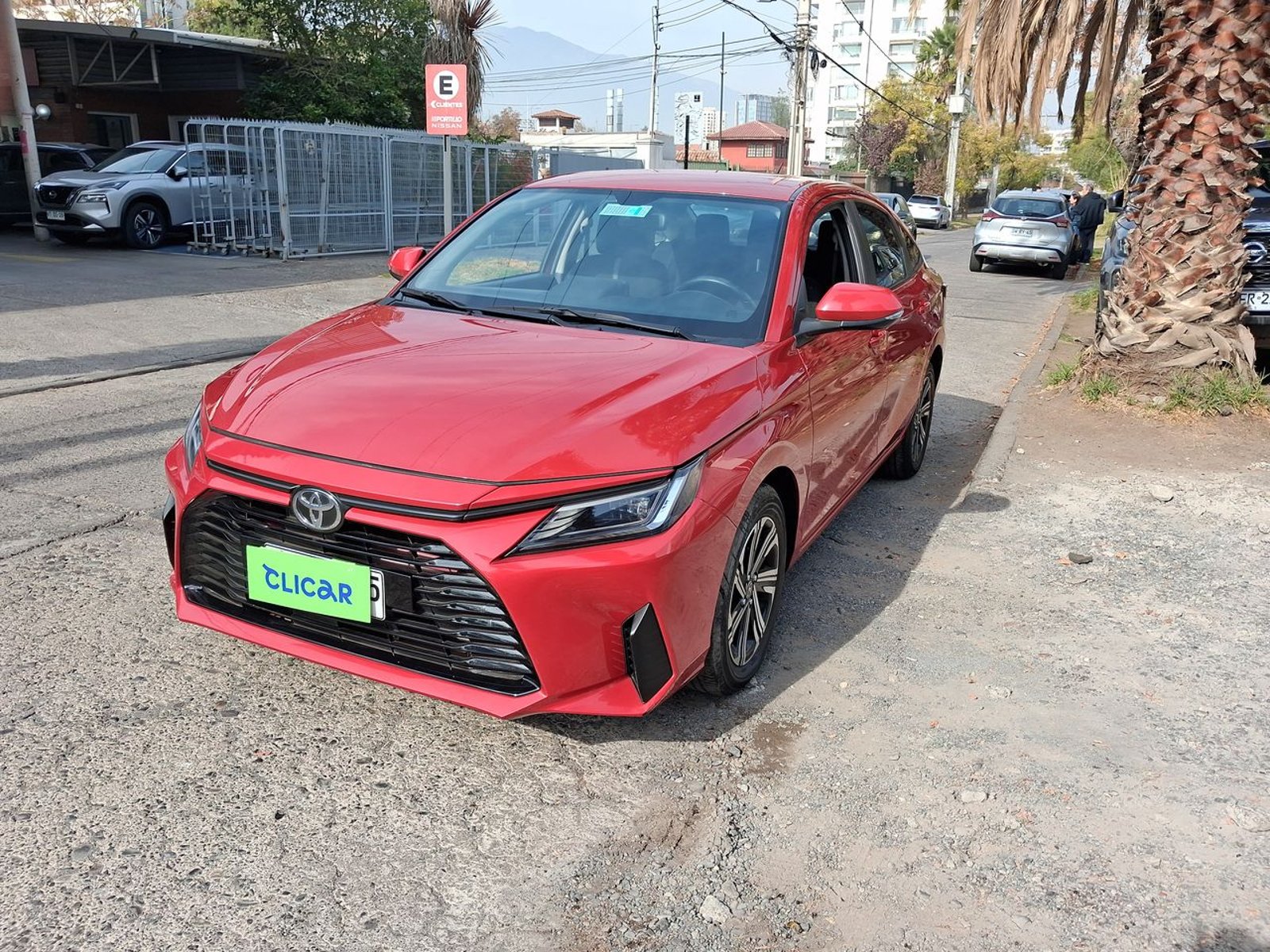 Toyota Yaris 1.5 E 4x2 Sdn Mt 4p 2023 - Imagen 3 de 8
