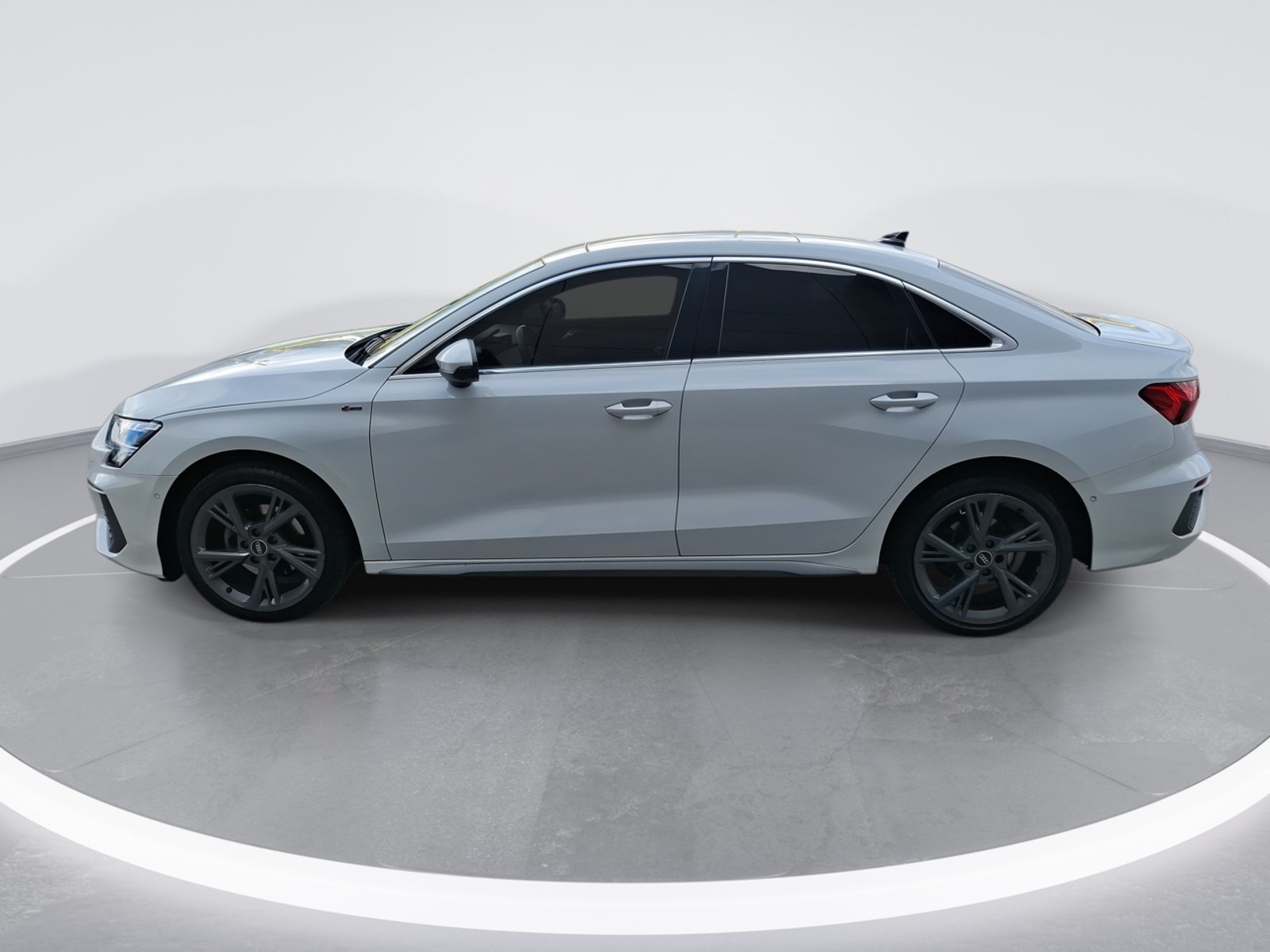 Audi A3 1.4 Tfsi 35 Sport 4x2 Sdn At 4p 2024 - Foto 4 de 8