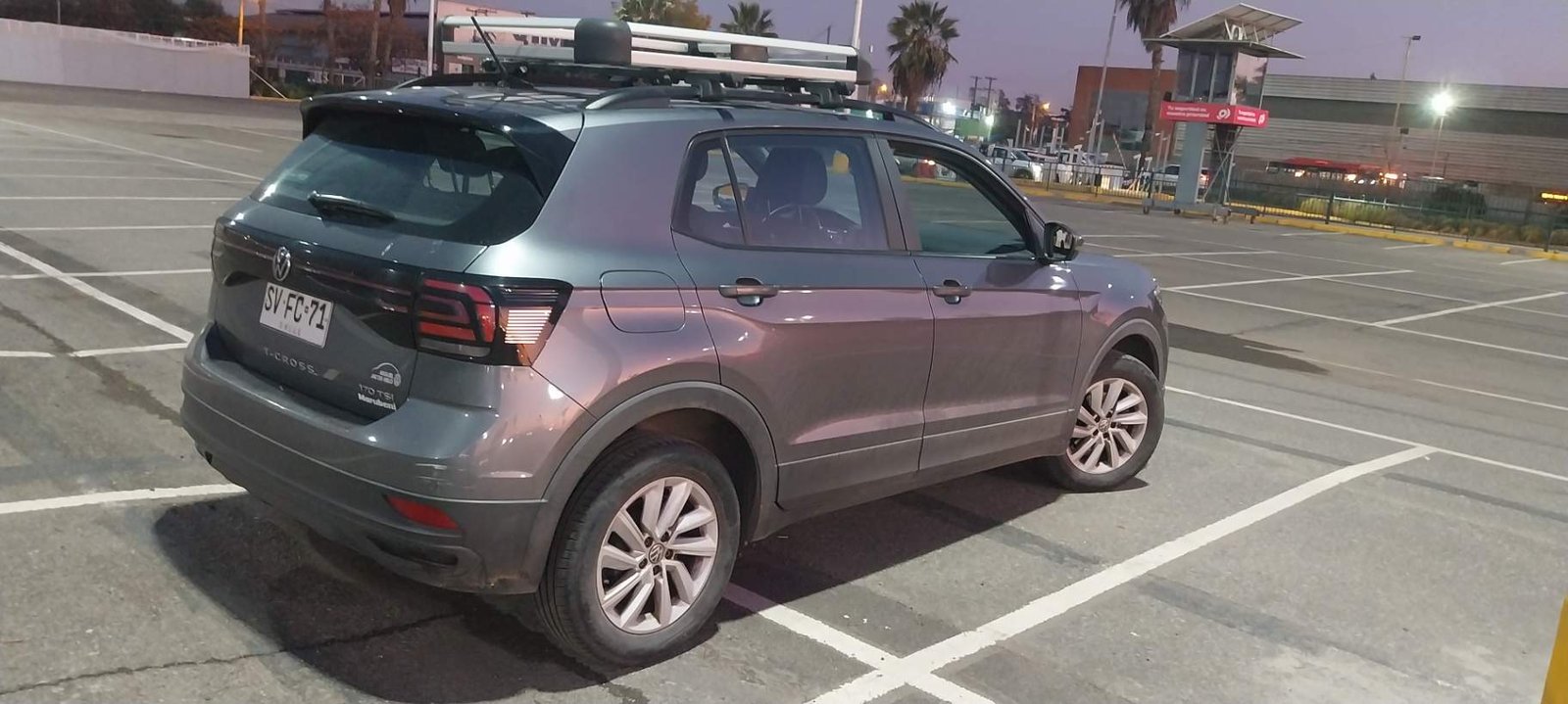 Volkswagen T-cross 1.0 Tsi Trendline 4x2 Mt5 5p 2023 - Imagen 4 de 5