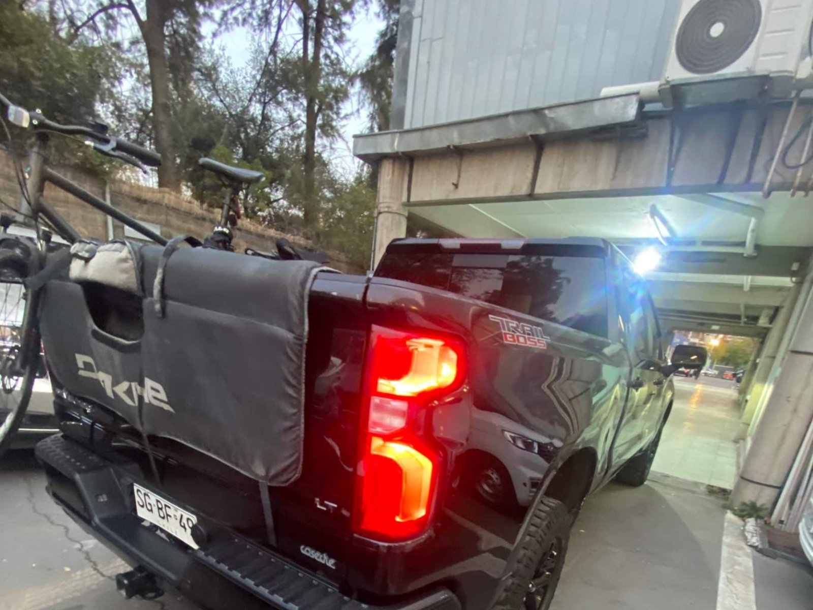 Chevrolet Silverado 5.3 Lt Trail Boss Z71 4x4 At 4p 2023 - Foto 3 de 4