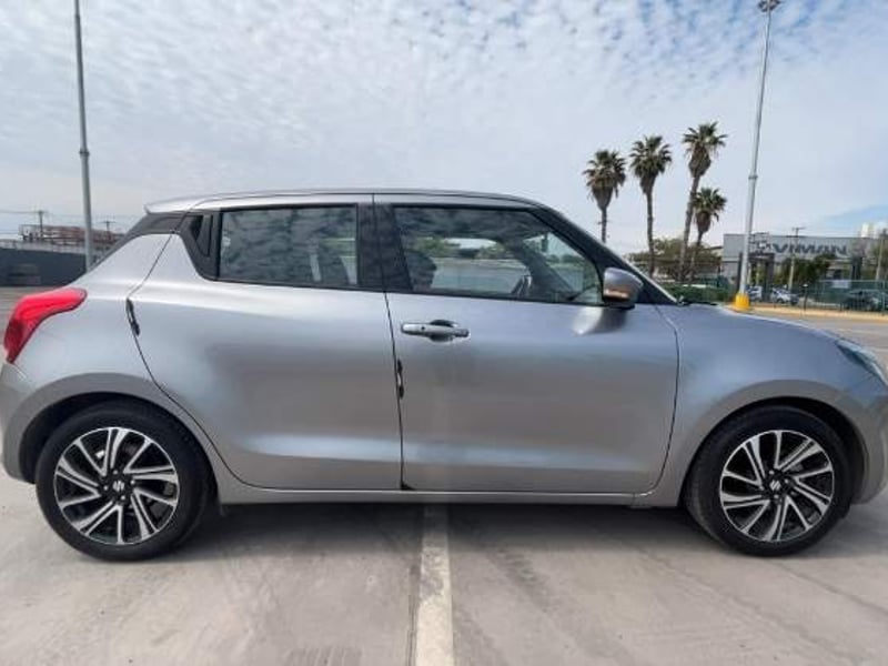 Suzuki Swift 1.2 Glx Plus 4x2 Hb Mt 5p 2024 - Imagen 3 de 5