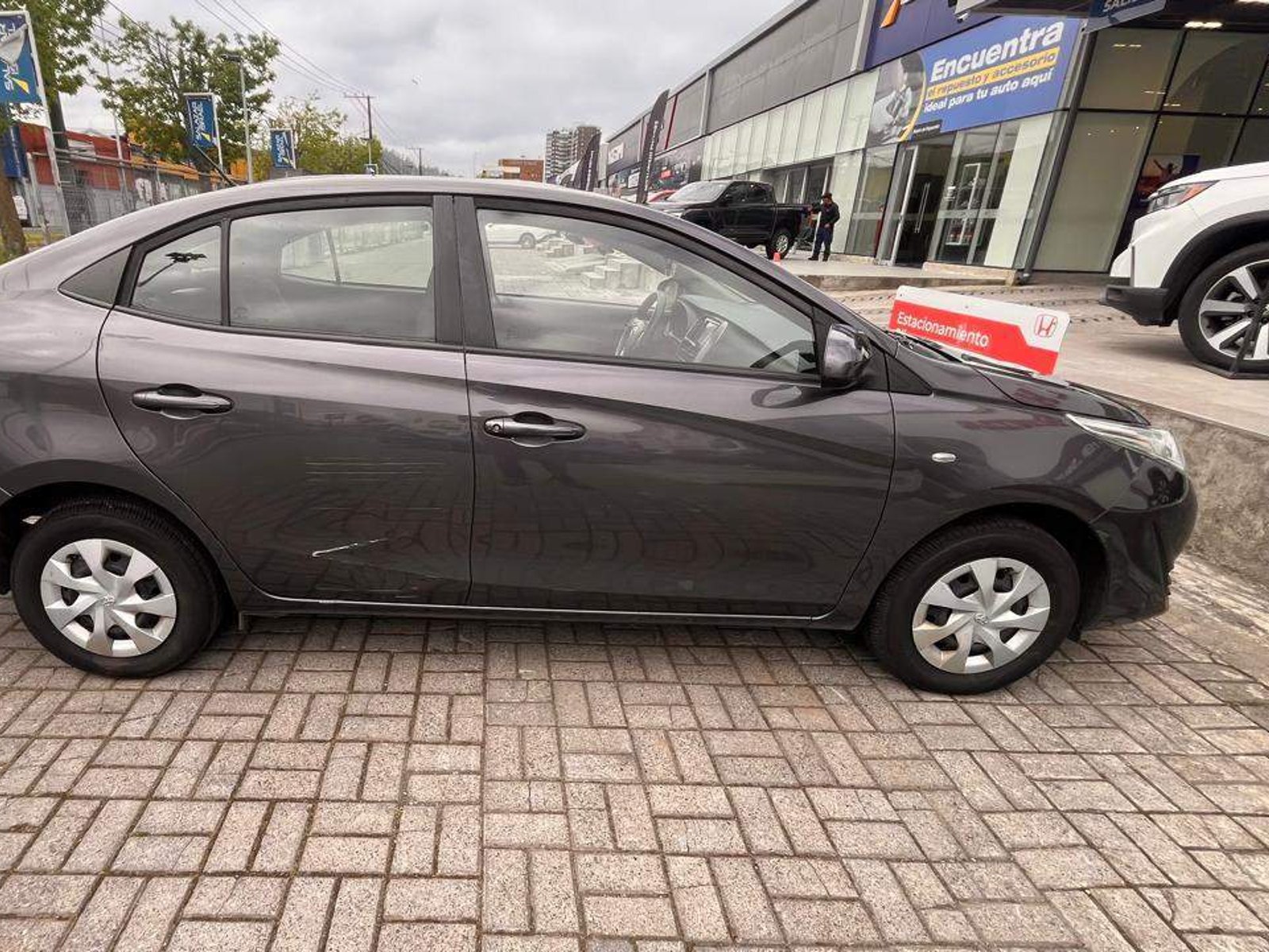 Toyota Yaris 1.5 Xli C 4x2 Mt 4p 2020 - Foto 3 de 5