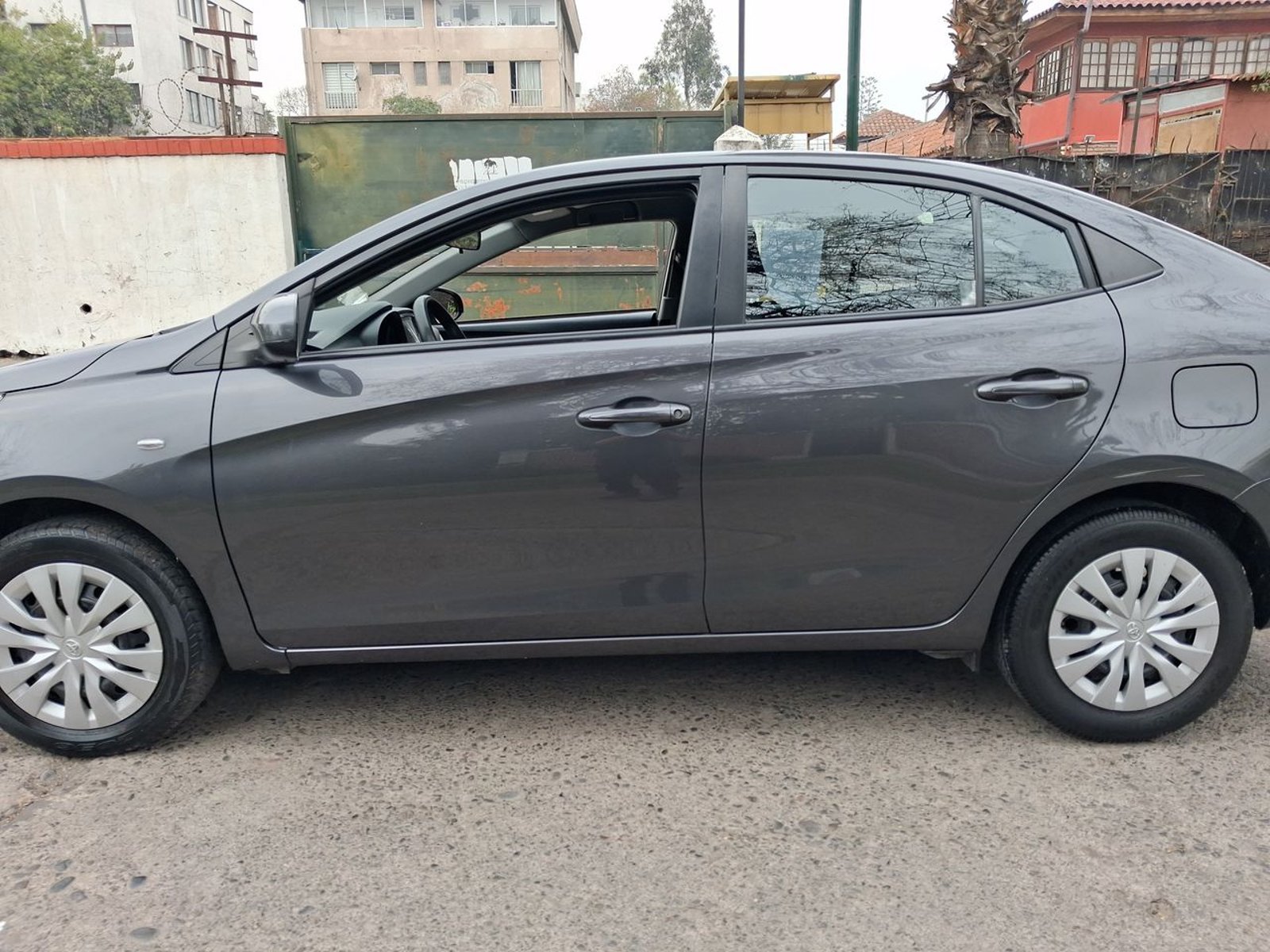 Toyota Yaris 1.5 Gli E 4x2 Mt 4p 2022 - Foto 4 de 8