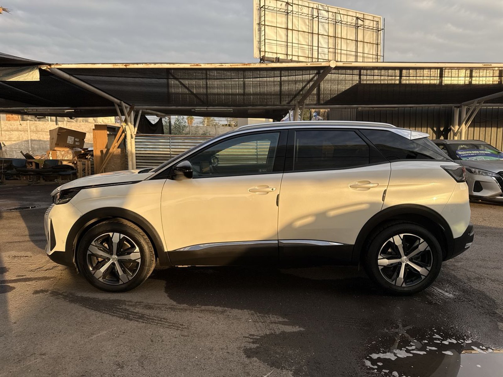 Peugeot 3008 1.5 Allure Pack Bluehdi 130 4x2 Eat8 5p 2024 - Foto 4 de 8