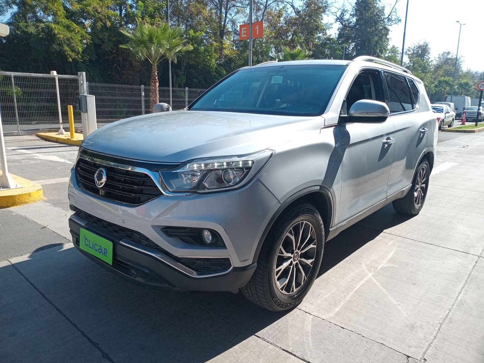 SsangYong Rexton 2.2 Yrx212 Diesel Fl 4x4 At 5p 2020 - Foto 3 de 8