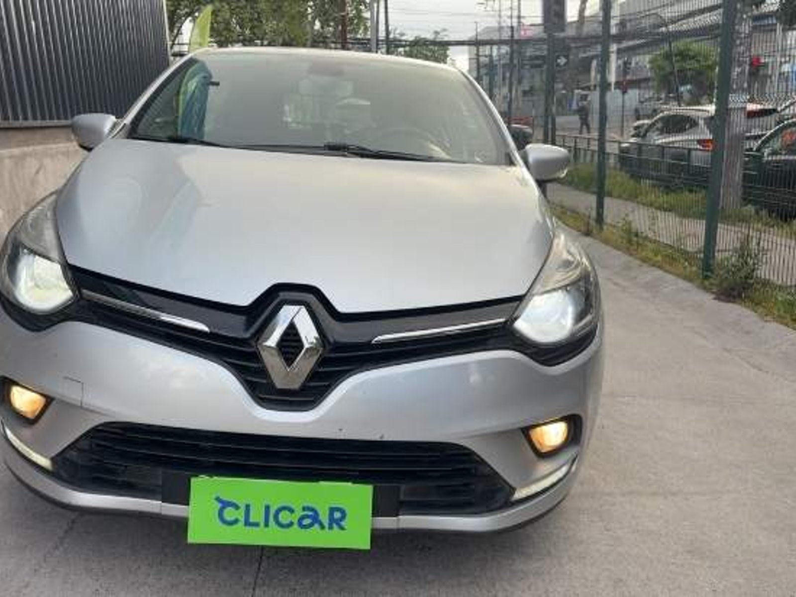 Renault Clio 1.2 Expression 4x2 Hb Mt 5p 2019 - Foto 2 de 5