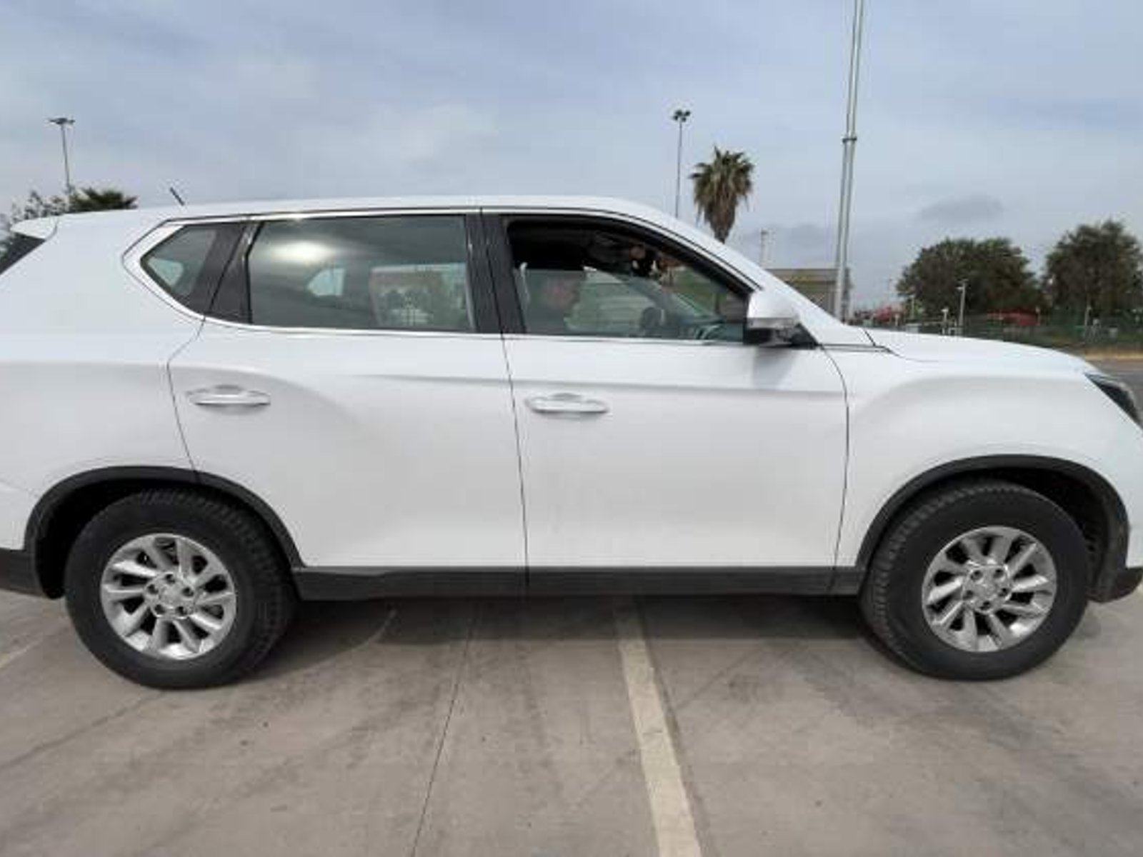 SsangYong Rexton 2.0t Lx 4x2 6ab 6mt 5p 2023 - Foto 3 de 5