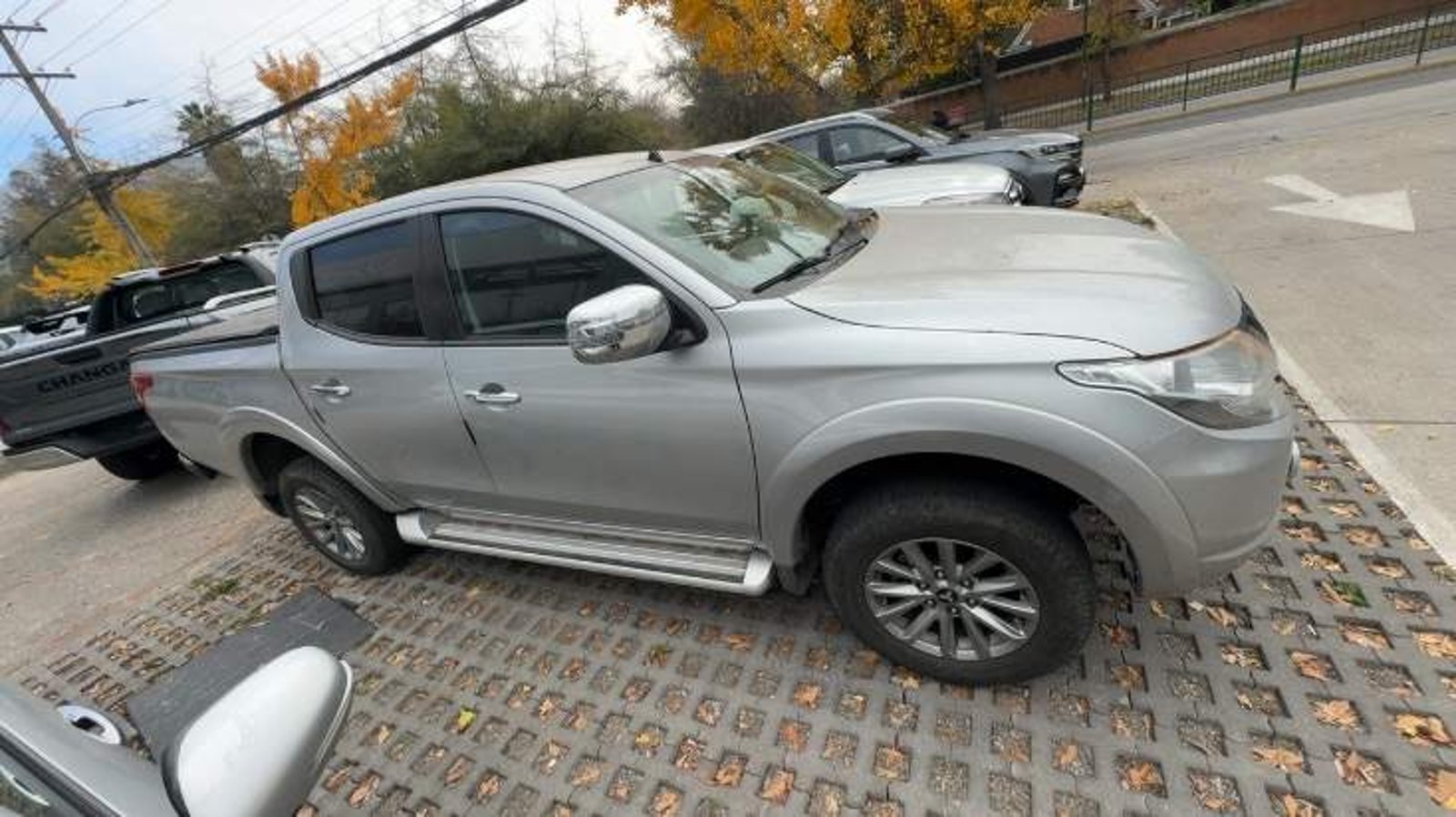 Mitsubishi L200 2.4 Dakar Crs Dob. Cab. Diesel 4x4 Hp At 4p 2019 - Foto 3 de 8