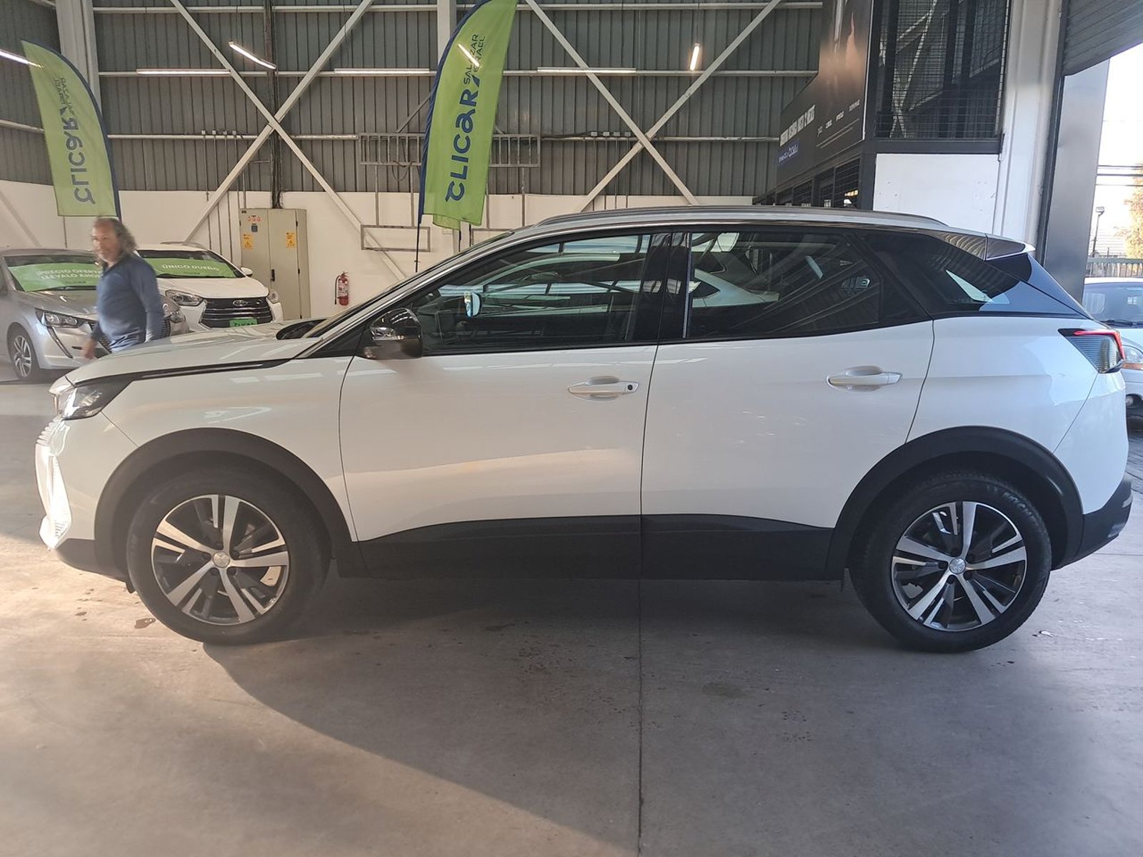Peugeot 3008 1.2 Active Pack Puretech 130 4x2 Mt6 5p 2023 - Foto 4 de 8
