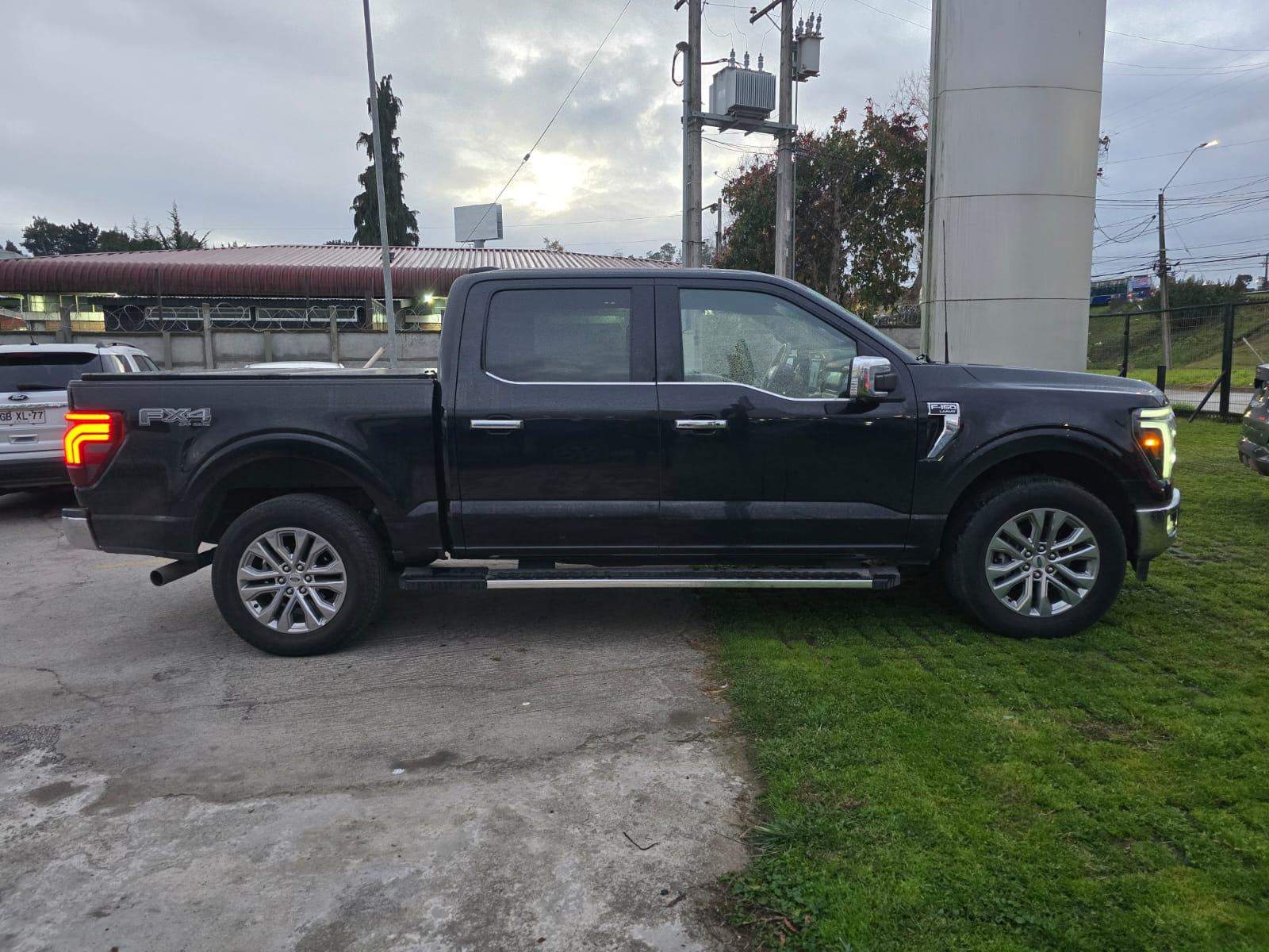 Ford F-150 5.0 Lariat Luxury Cc Dob. Cab. 4x4 At 4p 2025 - Foto 3 de 8