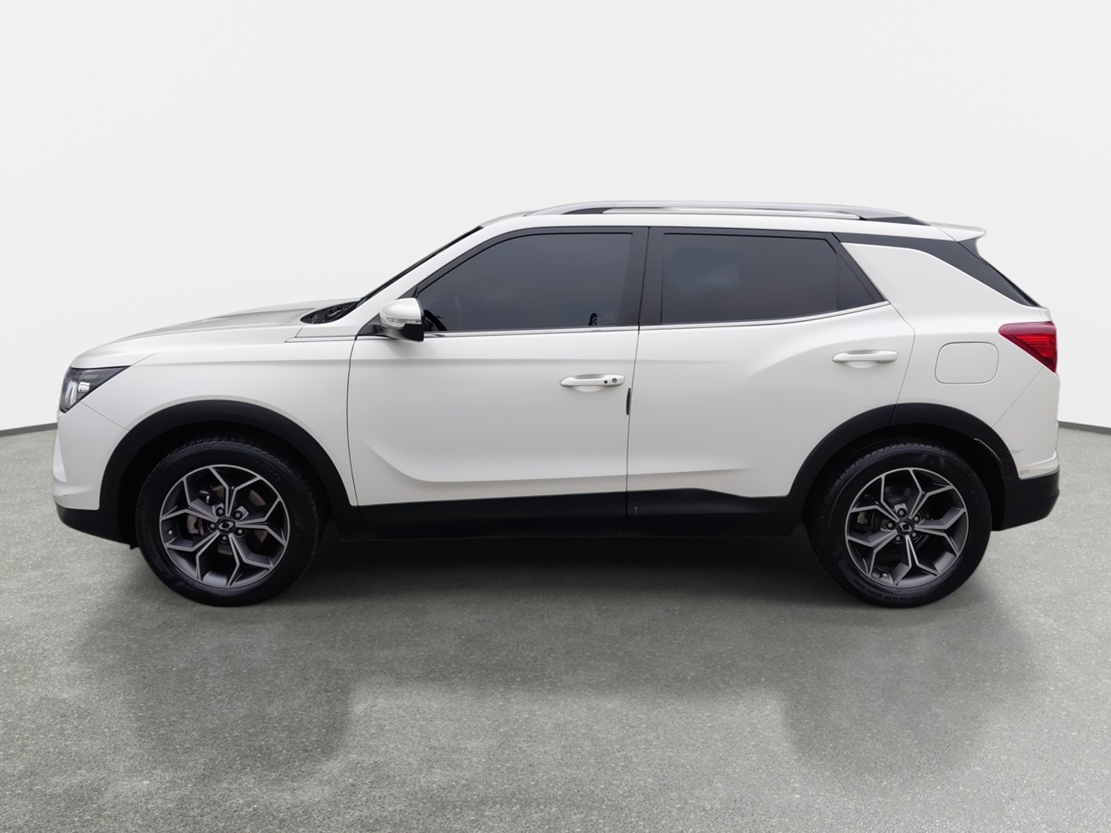 SsangYong Korando 1.6 Glx Cd211 Td Diesel 4x2 At 5p 2022 - Foto 4 de 8
