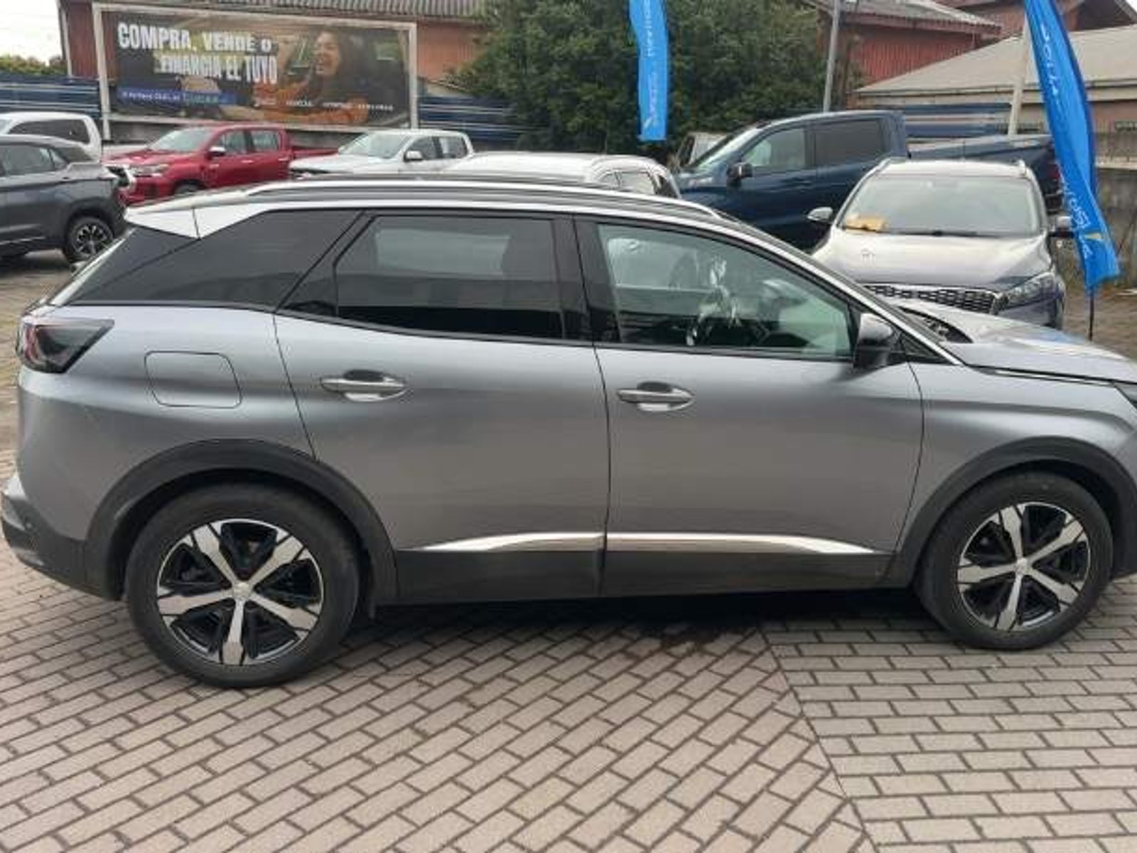 Peugeot 3008 1.5 Allure Pack Bluehdi 130 4x2 Eat8 5p 2024 - Foto 3 de 5