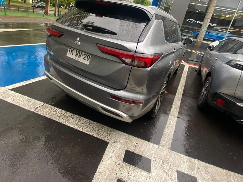 Mitsubishi Outlander 2.5 Glx N 4x2 At 5p 2024 - Imagen 4 de 5