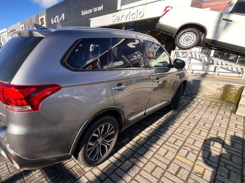 Mitsubishi Outlander 2.4 Glx 4x4 At 5p 2018 - Imagen 4 de 5