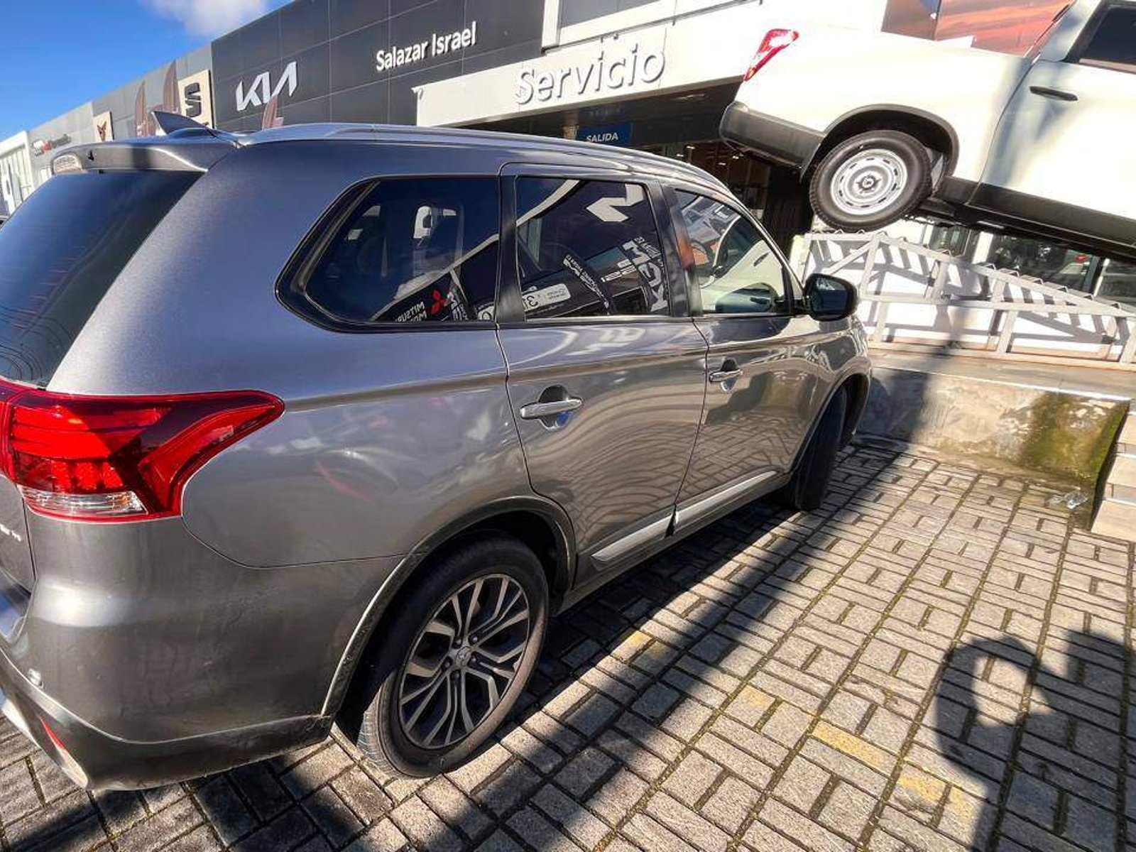 Mitsubishi Outlander 2.4 Glx 4x4 At 5p 2018 - Foto 4 de 5
