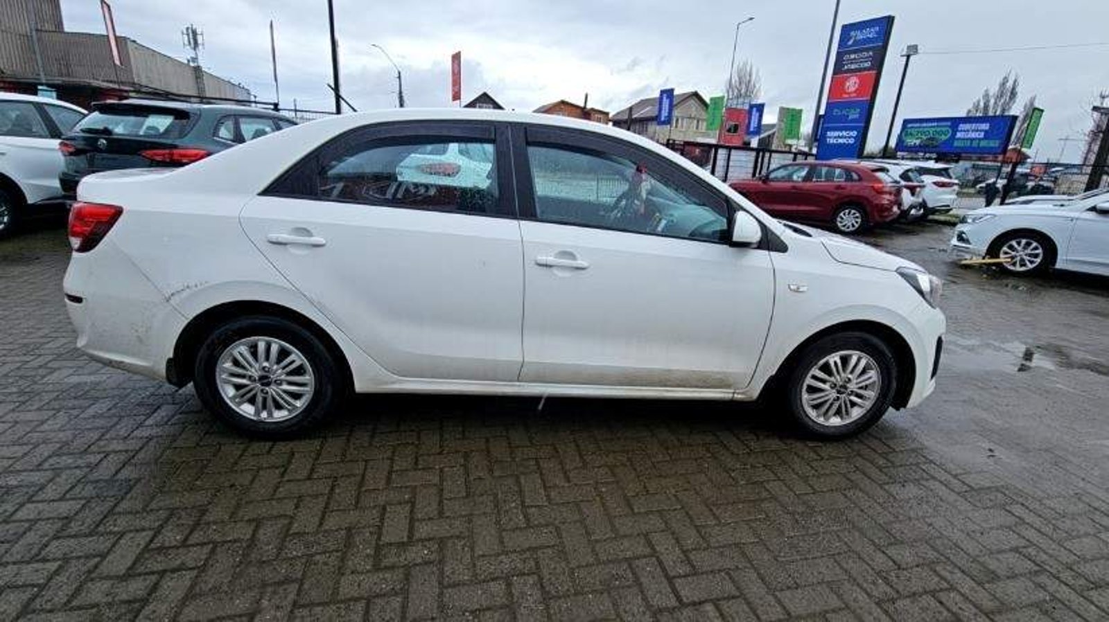 Kia Soluto 1.4 Ex Full 4x2 Srf Mt 4p 2024 - Imagen 3 de 5