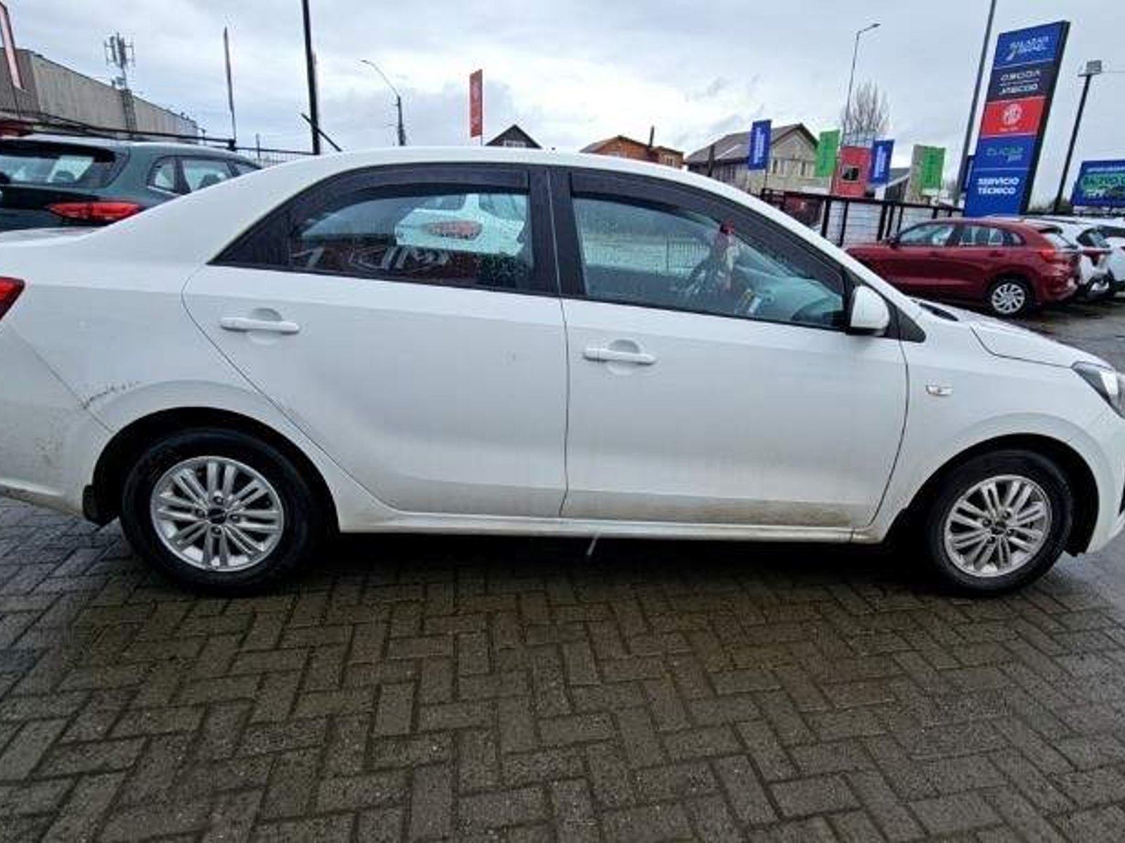 Kia Soluto 1.4 Ex Full 4x2 Srf Mt 4p 2024 - Foto 3 de 5