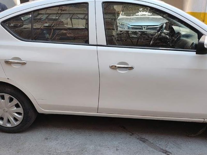 Nissan Versa 1.6 Advance 4x2 Mt 4p 2019 - Imagen 3 de 5